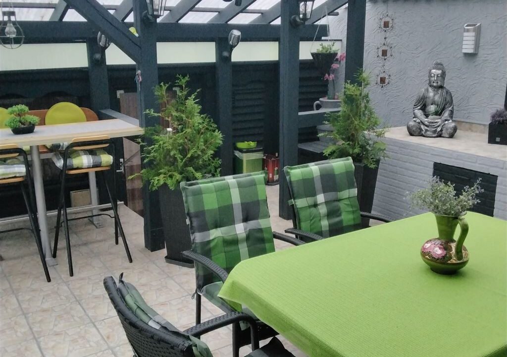 überdachte Terrasse