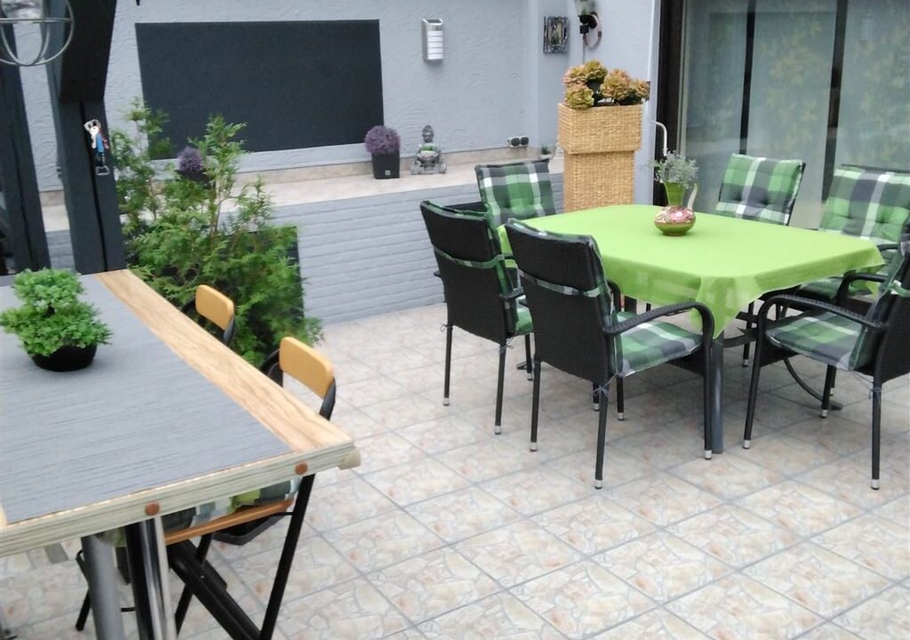 überdachte Terrasse