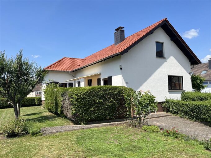Haus mit Grünfläche